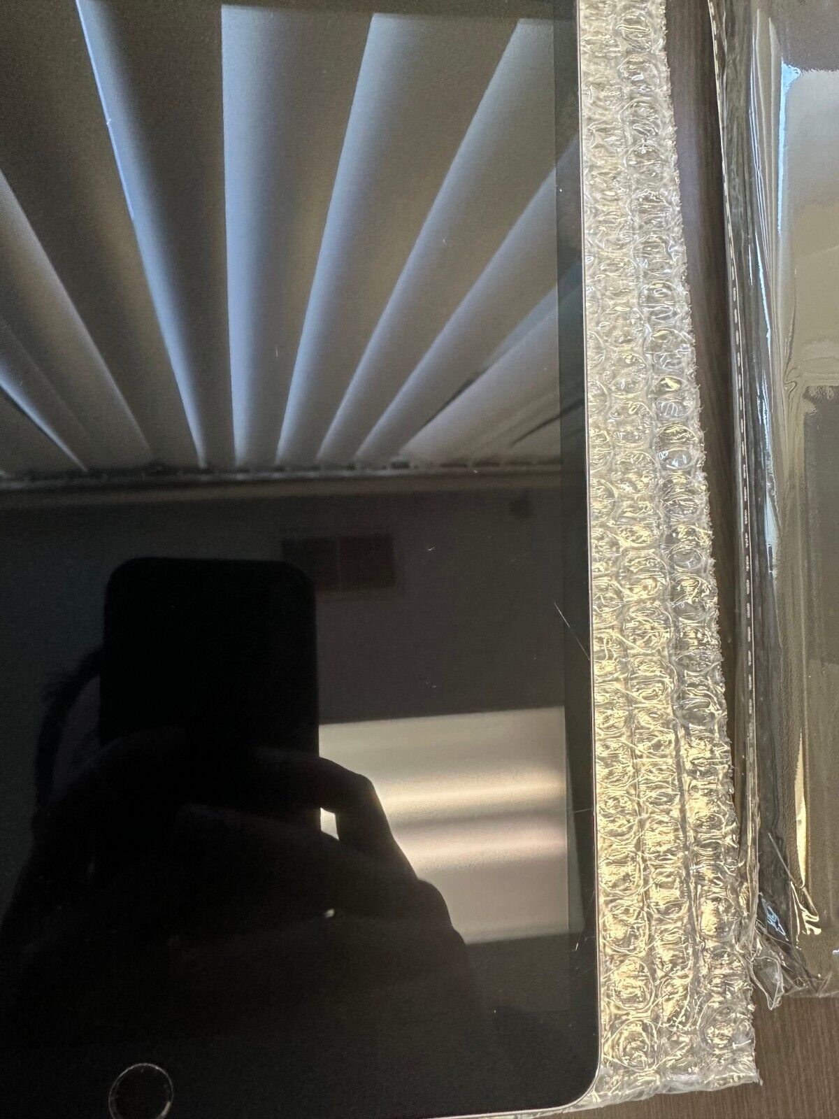 Apple iPad Air 3rd Gen, 64GB, Wi-Fi Bundle