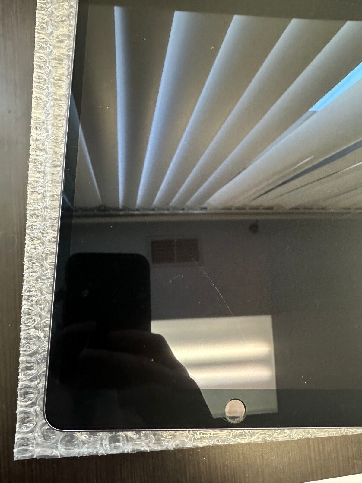 Apple iPad Air 3rd Gen 64GB Wi-Fi Bundle