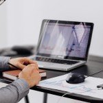 Uineer Ergonomic Wired Gaming Mouse - 7200 DPI