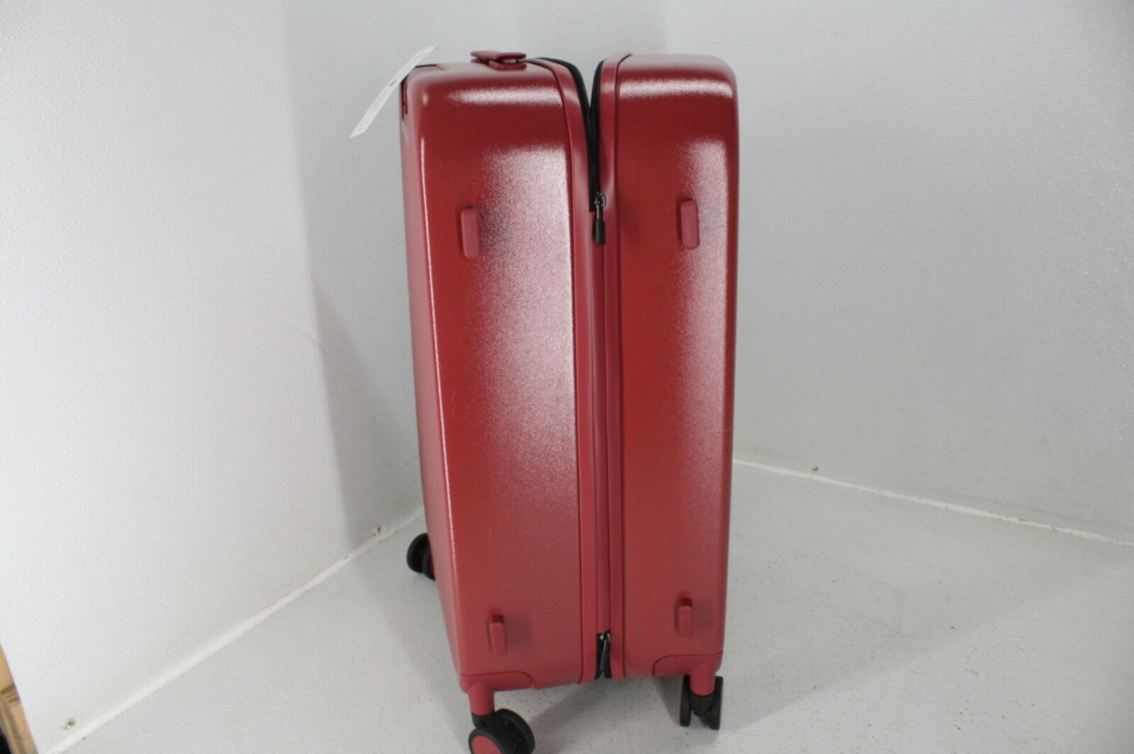 Lightweight 24in Suitcase with Spinner Wheels