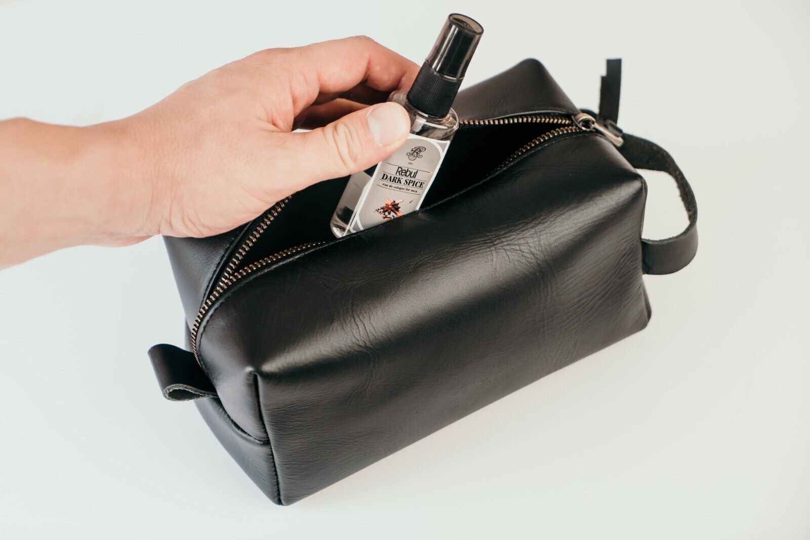 Men's Leather Toiletry Bag for Travel - VELLAIRE