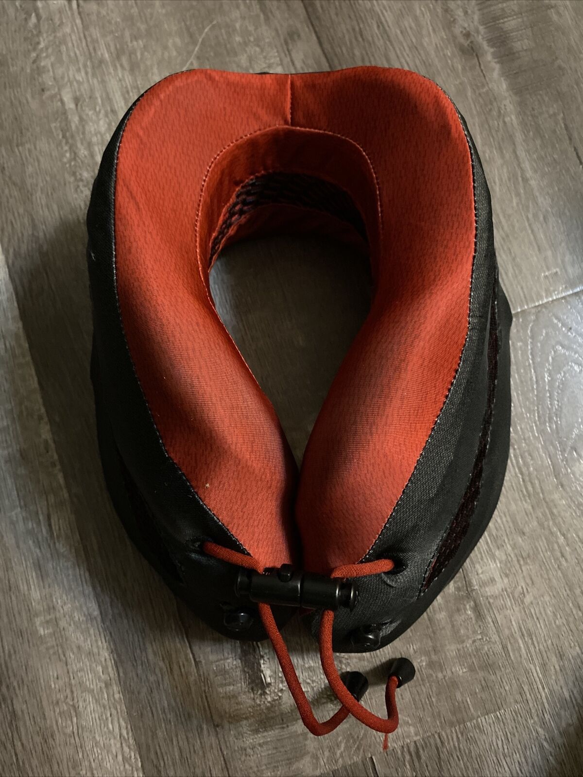 Cabeau Evolution Cool Neck Support Pillow - Red