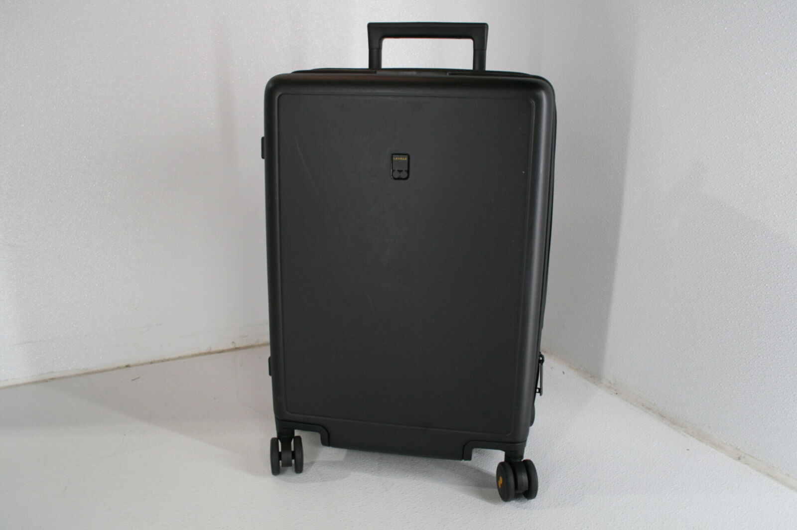 LEVEL8 Luminous Black 20" Carry-On with Wheels