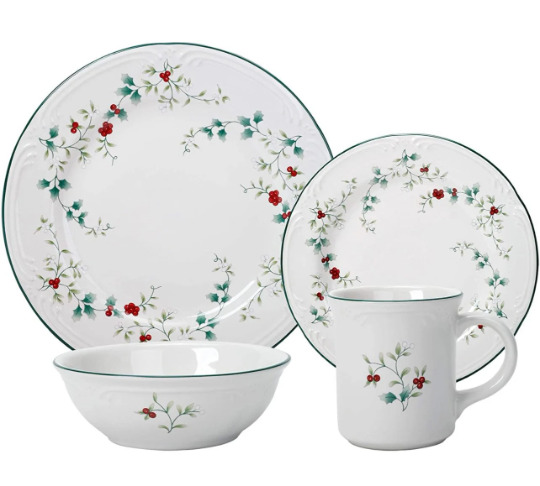 Pfaltzgraff® Winterberry 16-Piece Dinnerware Set, Service for 4