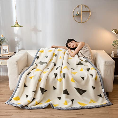 Queenshin Cozy Big Triangle Fluffy Fleece Plush Twin Blanket,Christmas 600 GSM Super Thick Soft Raschel Throw for Sofa Couch Bed 150 * 200 CM, White
