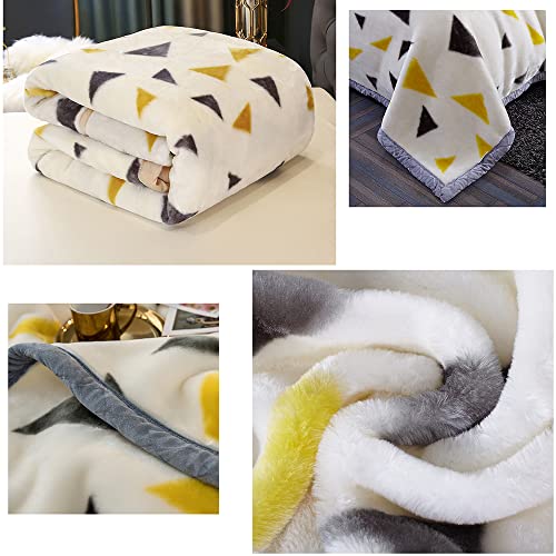 Queenshin Cozy Big Triangle Fluffy Fleece Plush Twin Blanket,Christmas 600 GSM Super Thick Soft Raschel Throw for Sofa Couch Bed 150 * 200 CM, White