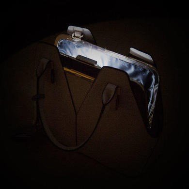 Handbag Light with Automatic Sensor - Lights up When Your Bag is Opened. Perfect Handbag Accessory for Secret Santa/Stocking Filler!