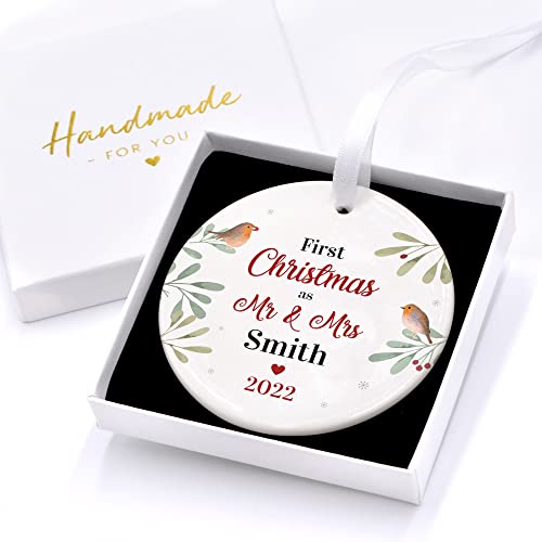 First Christmas As Mr and Mrs Decoration Bauble, Personalised 1st Xmas Married Ceramic Tree Ornament, 1st Wedding Gift, Christmas Robin Couples Decoration, With Gift Box