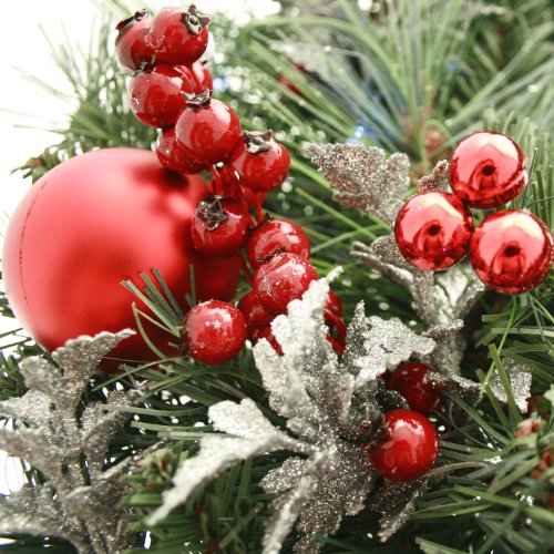 WeRChristmas Pre-Lit Decorated Wreath, 20 Ice White LED Lights, 60 cm, Red