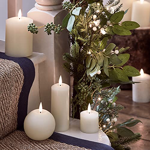 Lights4fun 2m Artificial Oversized Christmas Garland White Berry Detail Mixes Foliage Indoor Use