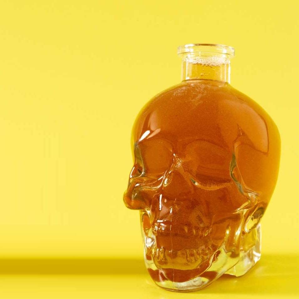 Skull Shaped Glass Decanter, Whiskey Decanter, 750ml with Heavy Glass Stopper, Perfect Wine Gift, Tequila Gift Set and All Other liquors