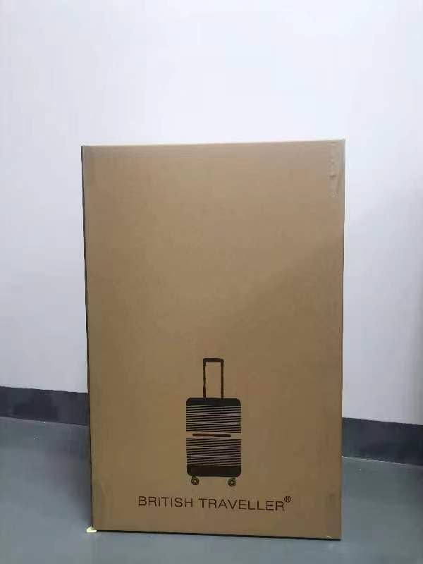 28" British Traveller Large Suitcase - White