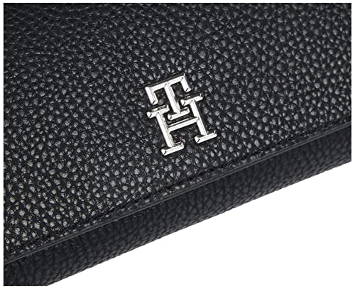 Tommy Hilfiger Women's Large Flap Wallet in Black