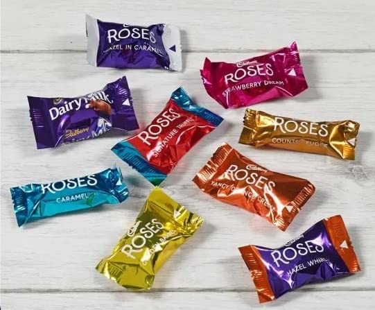 Cadbury Roses Chocolate Tubs in Bulk, 4x550g Bulk Christmas Chocolate, perfect as a Chocolate Christmas Gift, Halloween Sweets or Party Bag Fillers. Bulk Christmas Sweets comes with Topline Card,2.2kg