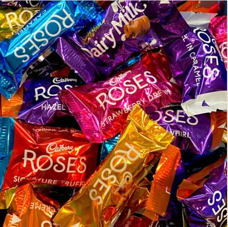 Cadbury Roses Chocolate Tubs in Bulk, 4x550g Bulk Christmas Chocolate, perfect as a Chocolate Christmas Gift, Halloween Sweets or Party Bag Fillers. Bulk Christmas Sweets comes with Topline Card,2.2kg