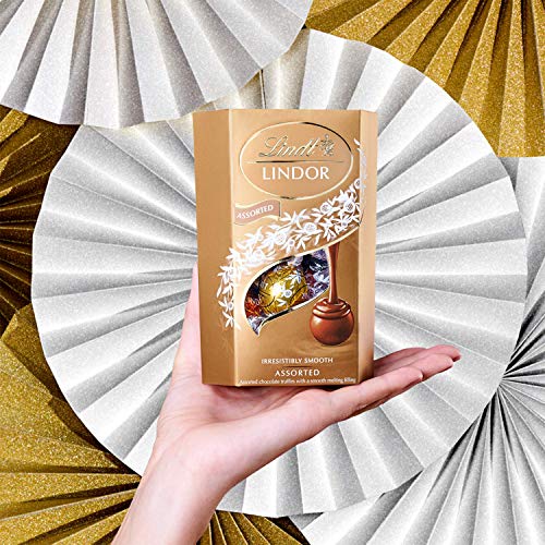 Lindt Lindor Chocolate Truffles Box - Approx 16 balls, 200 g - Chocolate Truffles with a Smooth Melting Filling - for Him and Her - Mothers Day, Birthday, Easter, Congratulations