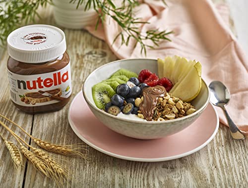 Nutella Chocolate Spread, Hazelnut, for Pancakes, Porridge, Muffins and Party Food, Unique Recipe, Smooth Texture and an Unmistakable Taste, 2 x 950g Jar