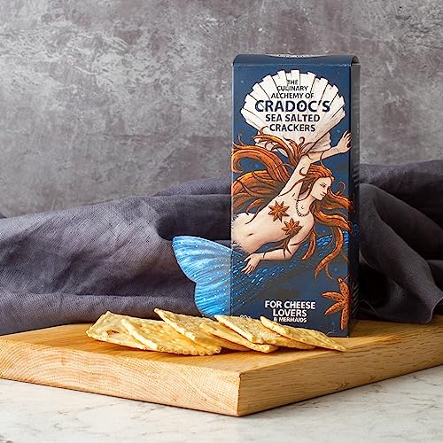 Traditional Cheese Truckle Gift Box. A Delicious Gift Hamper Packed with Classic Flavours, Cheese, Chutney and Biscuits. The Ultimate Foodie Gifts. The Chuckling Cheese Company.