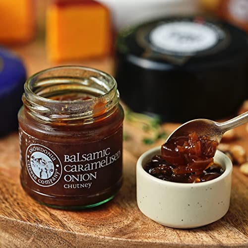 Snowdonia Cheese Company | Cheese & Chutney Deli Gift Box | 4 Luxury Snowdonia Cheeses & 2 Snowdonia Crafted Chutneys
