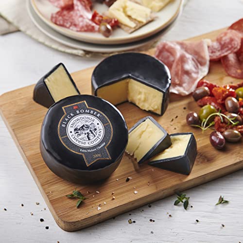 Snowdonia Cheese Company Quintessential Cheese Hamper | Gift Basket | 5 Award Winning Cheeses, 2 Chutneys, Crackers | Delivered Chilled