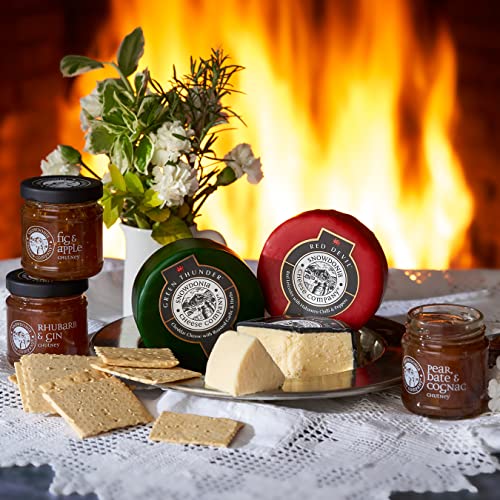 Great British Trading - Snowdonia Cheese Gift Hamper with 3x Cheese Truckles, Sea Salted Cradocs Crackers and 3x Snowdonia Chutney Jars. British Gifts Ideal for Any Occasion