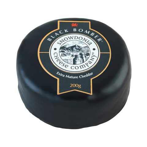 Great British Trading - Snowdonia Cheese Gift Hamper with 3x Cheese Truckles, Sea Salted Cradocs Crackers and 3x Snowdonia Chutney Jars. British Gifts Ideal for Any Occasion