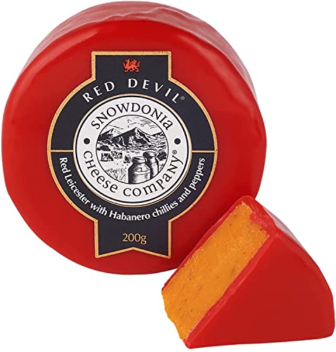 Great British Trading - Snowdonia Cheese Gift Hamper with 3x Cheese Truckles, Sea Salted Cradocs Crackers and 3x Snowdonia Chutney Jars. British Gifts Ideal for Any Occasion