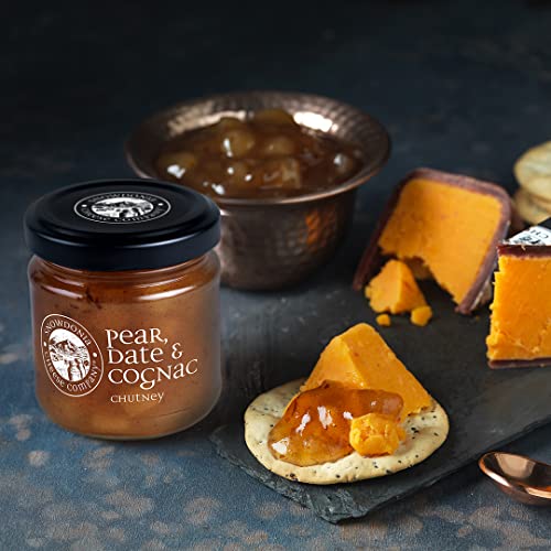 Snowdonia Cheese Company Quintessential Cheese Hamper | Gift Basket | 5 Award Winning Cheeses, 2 Chutneys, Crackers | Delivered Chilled