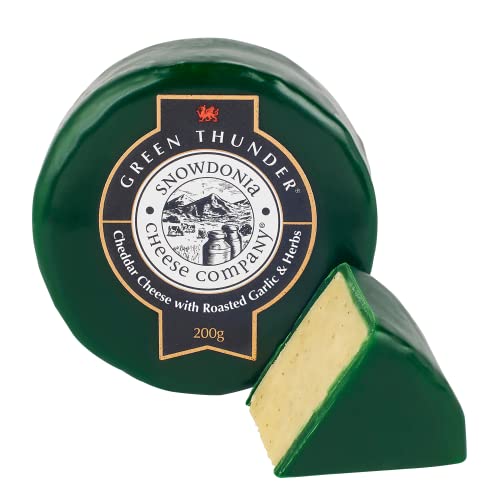 Great British Trading - Snowdonia Cheese Gift Hamper with 3x Cheese Truckles, Sea Salted Cradocs Crackers and 3x Snowdonia Chutney Jars. British Gifts Ideal for Any Occasion