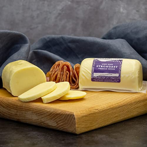 Assorted Cheddar Selection Gift Box. A Delicious Cheese Selection, with A Variety of Flavours, Chutney and Crackers. The Ultimate Unusual Gifts. The Chuckling Cheese Company.