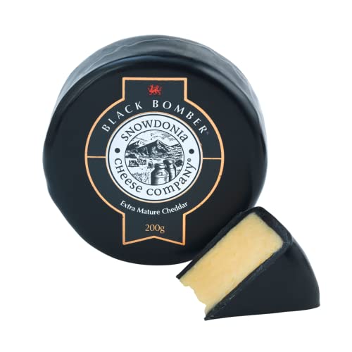 Great British Trading - Cheese, Crackers, Chutney and Wine Gift Hamper with Snowdonia Black Bomber and Green Thunder, Cradocs Sea Salted Crackers, Snowdonia Chutney and Rioja Red Wine