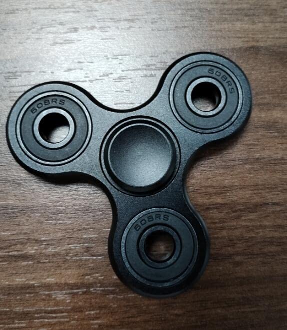 Aolcev Fidget Spinner Hand Spinner Fidget Toy Stainless Steel Metal 2-5 Minutes Fast Bearing Spins Hand Spinner Tri Finger Gyro Toy ADHD EDC Focus Anxiety Stress Relief Toys for Kids Women Men-Black