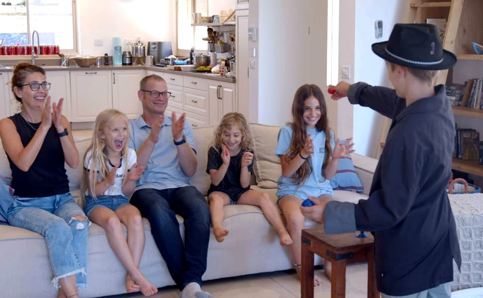 NEW 2023 Advent/Countdown Calendar Amazing Magic. 24 COOL & EASY to learn Magic tricks. Comes with a step-by-step picture + video guide. For kids aged 8+. The perfect magician starter kit.