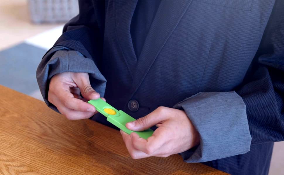 NEW 2023 Advent/Countdown Calendar Amazing Magic. 24 COOL & EASY to learn Magic tricks. Comes with a step-by-step picture + video guide. For kids aged 8+. The perfect magician starter kit.