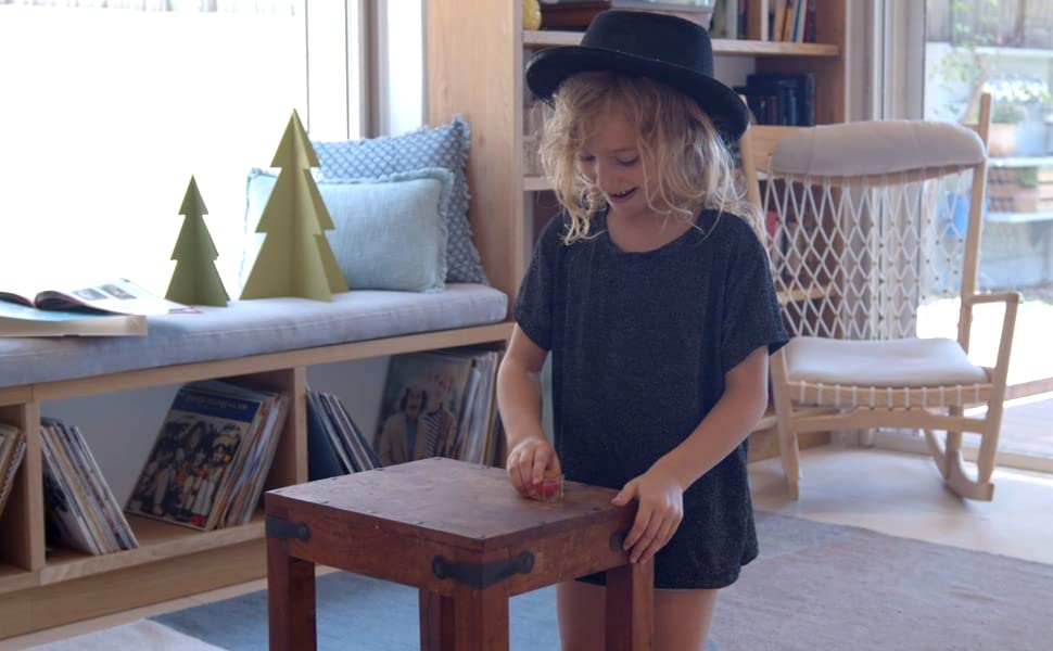 NEW 2023 Advent/Countdown Calendar Amazing Magic. 24 COOL & EASY to learn Magic tricks. Comes with a step-by-step picture + video guide. For kids aged 8+. The perfect magician starter kit.