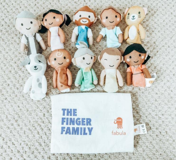 The Finger Family by Fabula Toys – Set of 10 Tricot Puppets to Educate Little Ones on Different Family Members | Ages 0-5 Years | Teach Love and Compassion Through Play | Designed in the UK