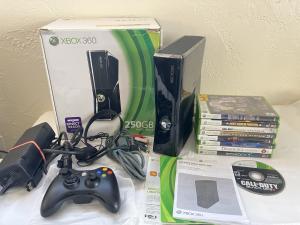 Xbox 360 S 250GB Console Bundle with Games