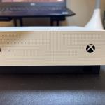 Xbox One S Gaming Console 500GB White with Controller