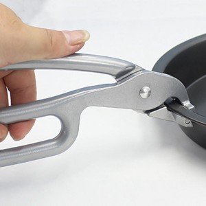 Heavy Duty Pizza Pan Gripper Tongs for Hot Pans