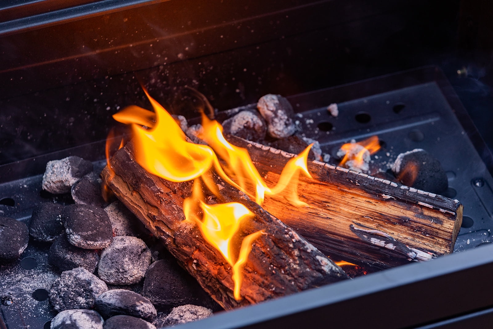 Hickory Wood Mini Smoking Logs, 1.5 Cubic Feet
