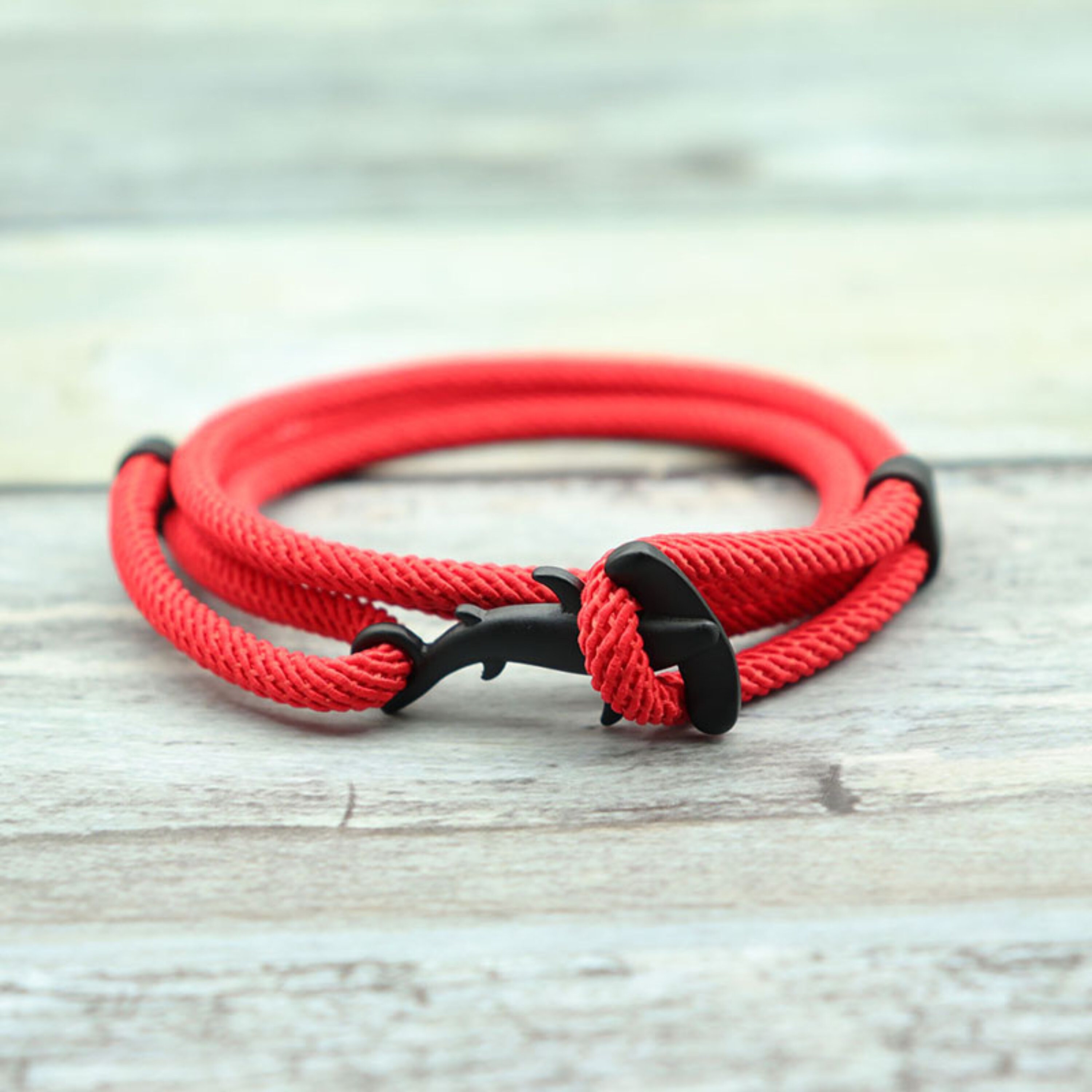 Shark-inspired adjustable double string bracelet
