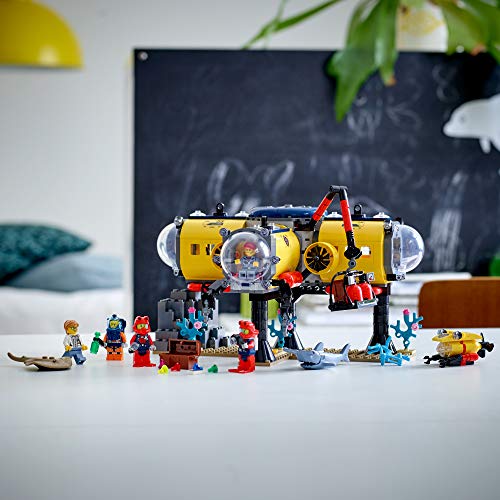 Shark Expedition LEGO Playset (497 Pieces)