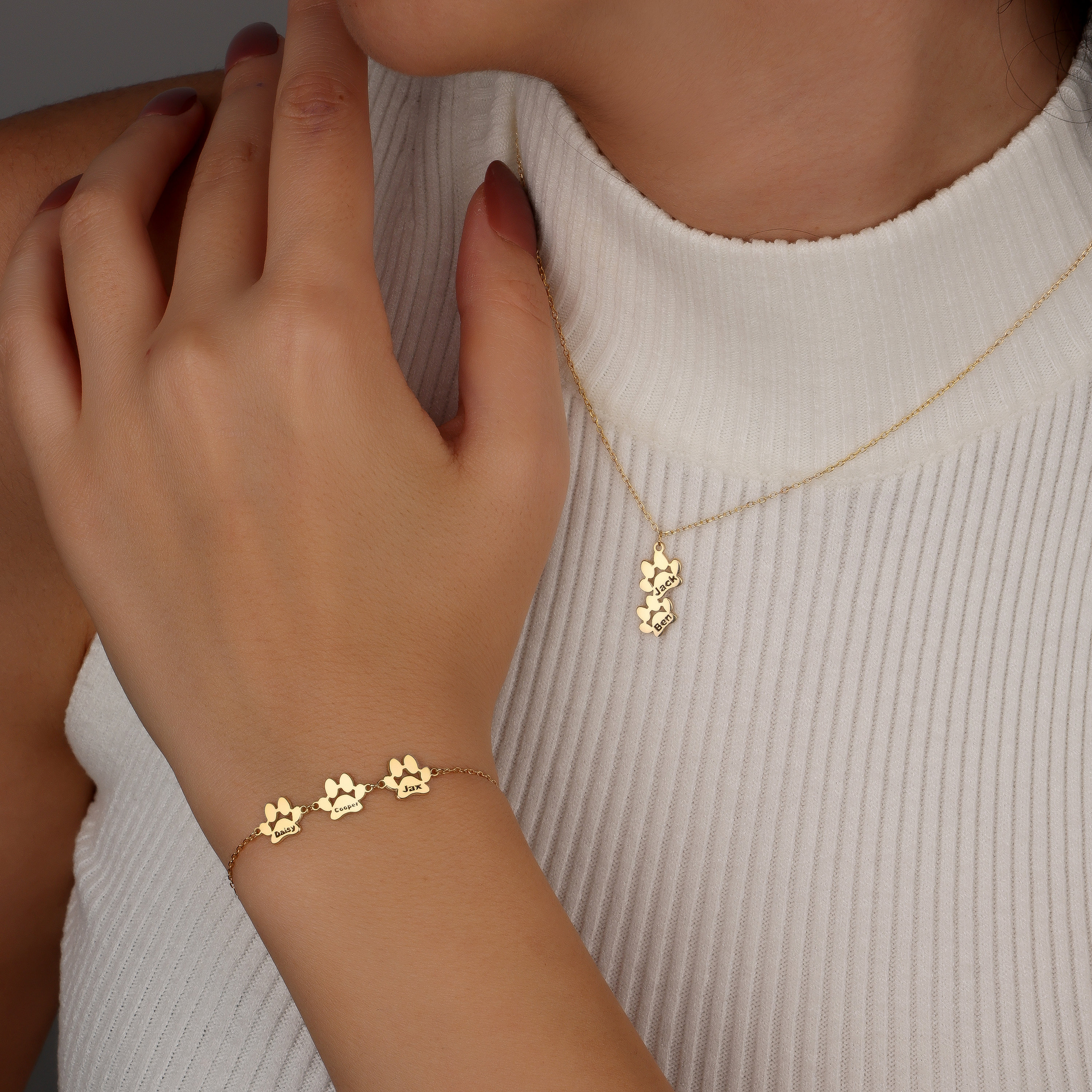 Personalized Paw Print Name Bracelet - Elegant, Minimalist