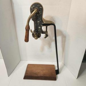 Elegant Roger Estate Wine Bottle Opener with Stand