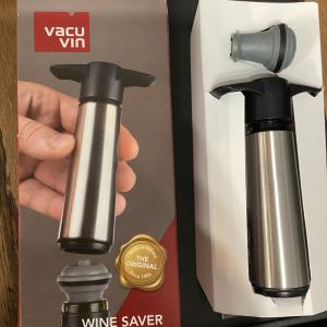 Vacu Vin Wine Saver Pump with Vacuum Stopper
