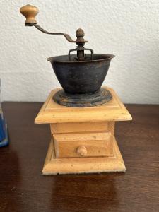 Vintage Hand Crank Coffee Grinder