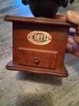 Wooden Hand Crank Vintage Coffee Bean Grinder