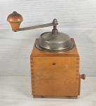 KYM Wooden Hand Crank Coffee Grinder – Vintage Dovetail Box