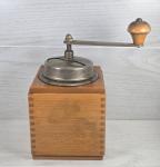 KYM Wooden Hand Crank Coffee Grinder – Vintage Dovetail Box