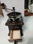 Antique Manual Coffee Bean Grinder - Assorted Colors
